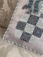 Load image into Gallery viewer, Frosty