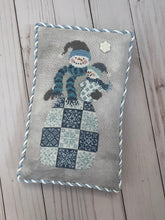 Load image into Gallery viewer, Frosty