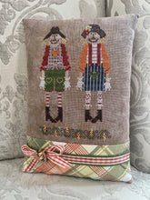 Load image into Gallery viewer, Autumn Scarecrows