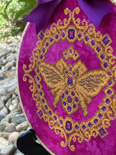 Load image into Gallery viewer, Queen Bee