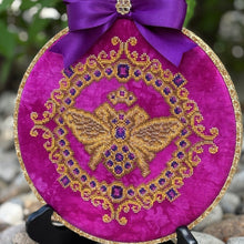 Load image into Gallery viewer, Queen Bee